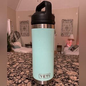 YETI Seafoam Coastal feel Stainless Steel Chug lid Carrying Bottle 18oz